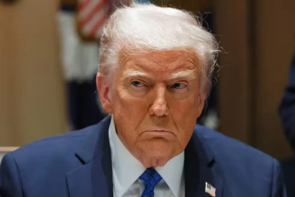 Trump publica imagem gerada por IA com referência a um terceiro mandato, vedado pela Constituição dos EUA