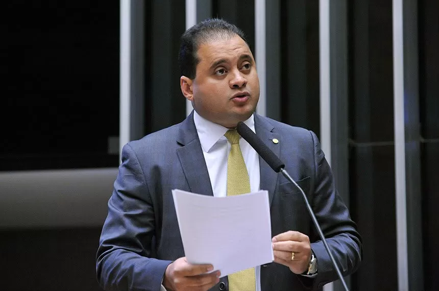 Parentes do senador Weverton Rocha e advogados são alvos da PF