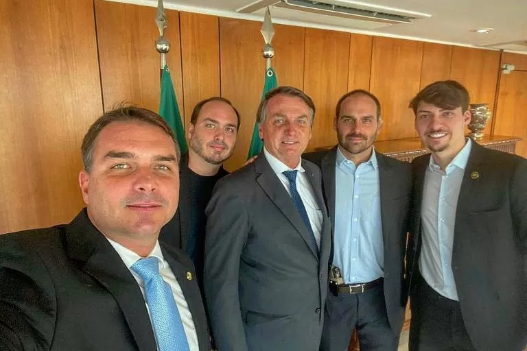Moraes nega pedido, e Bolsonaro não poderá receber filhos no Dia dos Pais