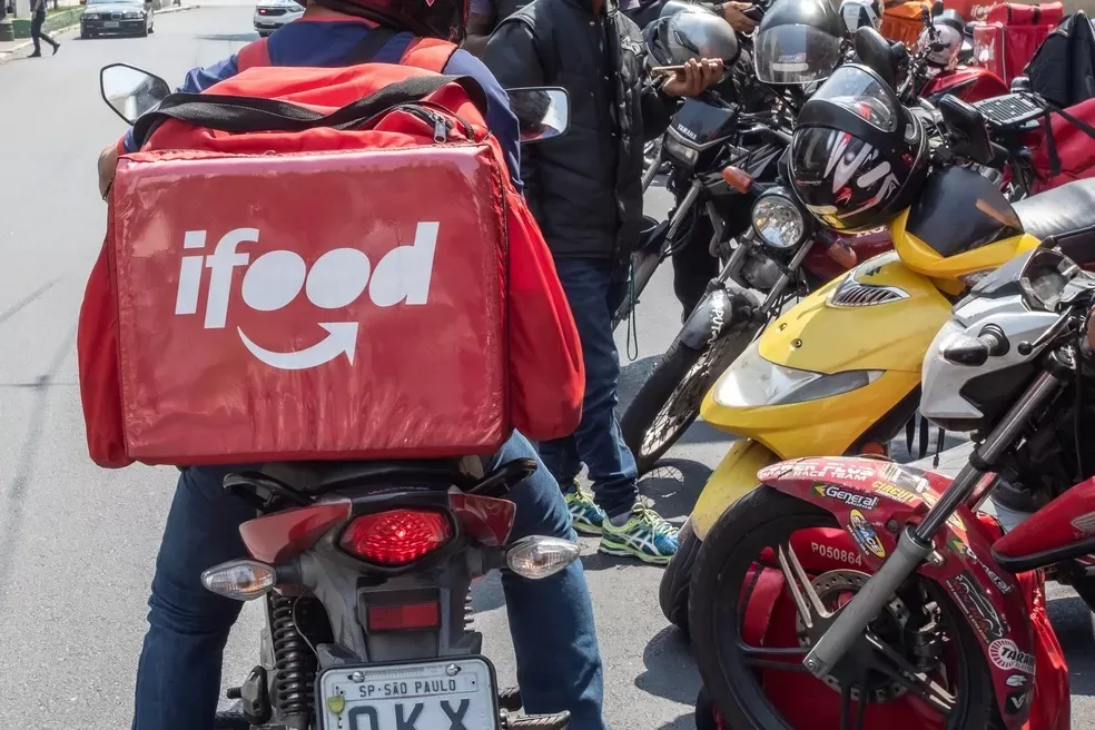 Anvisa libera entrega de medicamentos por apps como iFood e Rappi, mas regulamentação ainda é necessária