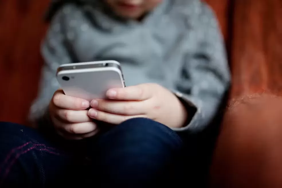 Plataformas com mais de 1 milhão de usuários menores de idade terão de publicar relatório de transparência