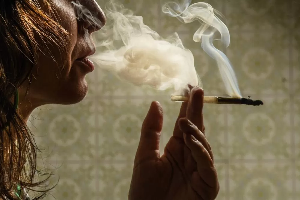 Belo Horizonte promulga lei que prevê multa de R$ 1,5 mil por porte ou consumo de drogas em locais públicos