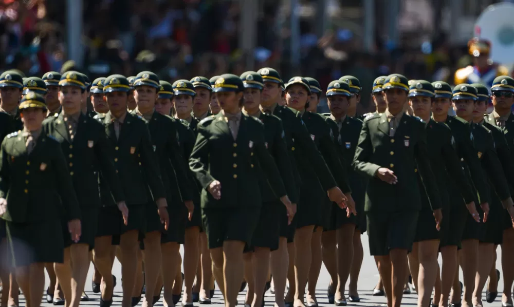 Forças Armadas irão permitir alistamento militar para mulheres a partir de 2025 pela primeira vez