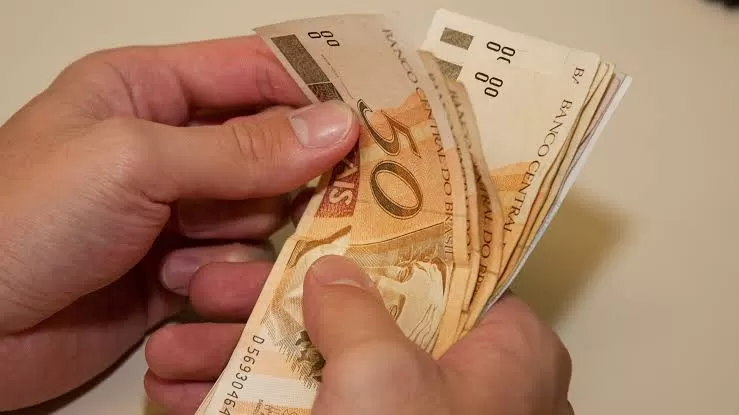 Abono salarial para nascidos em novembro e dezembro começa a ser pago nesta segunda
