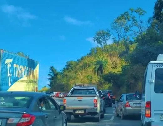 Volta do feriado: trânsito intenso é registrado nas principais rodovias do estado 