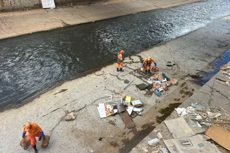 Limpeza no Ribeirão Arrudas retira 42,7 toneladas de entulho em BH