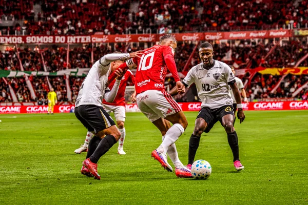 Atlético-MG empata com Internacional e amplia sequência invicta