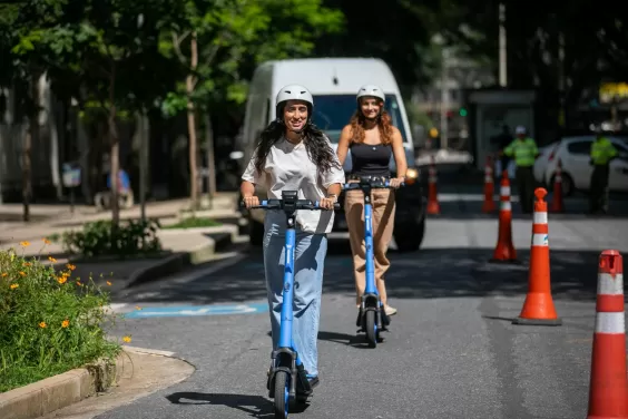 Patinetes elétricos: Câmara de BH discute segurança, fiscalização e expansão do serviço