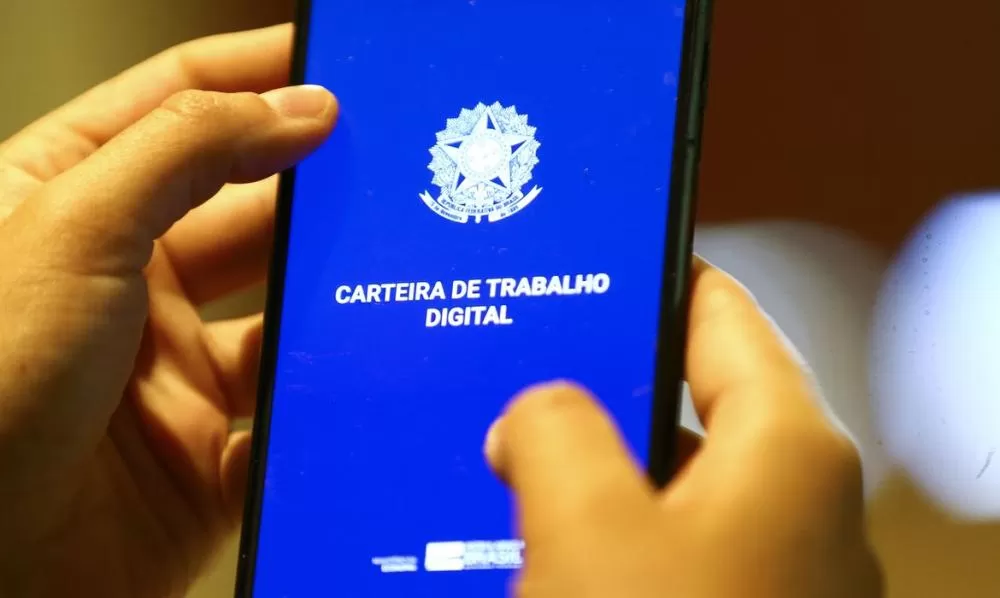 Taxa de desemprego recua para 5,3%, mas mas informalidade sobe para 37,5% no Brasil