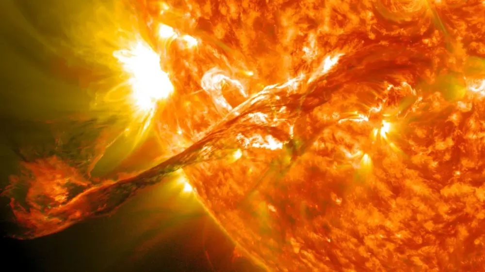 Tempestade solar deve atingir a Terra e provocar auroras até sábado (29)
