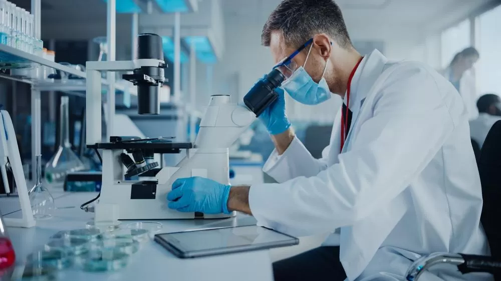 Anvisa atualiza regras para controle de qualidade em laboratórios