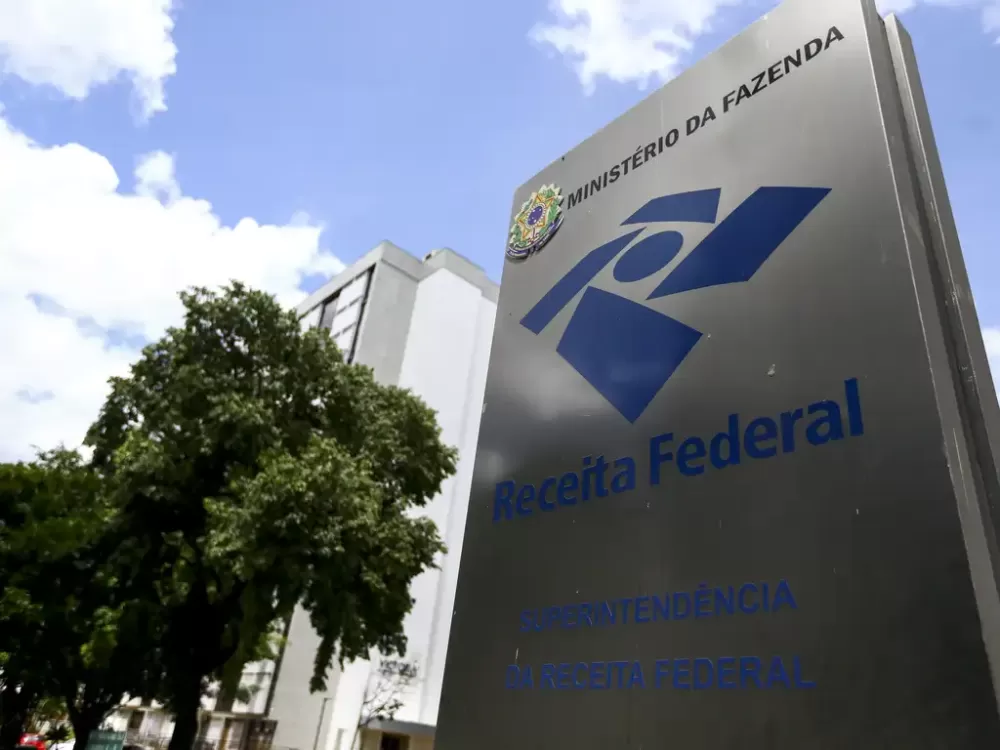 Receita paga nesta segunda último lote de restituição do IR 2026; veja quem recebe