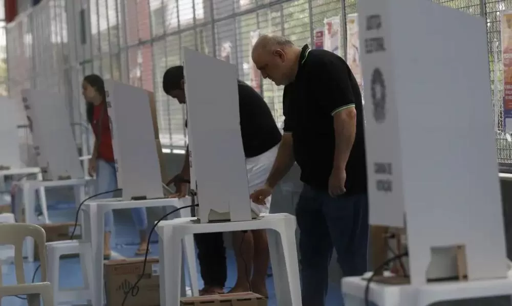 Celular, “cola”, camiseta e boca de urna: veja as regras para o dia da eleição