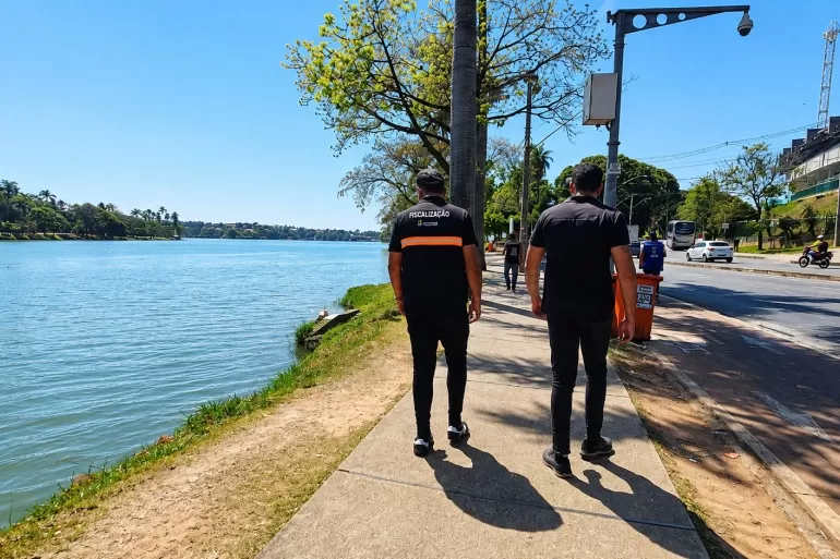 PBH reforça fiscalização na orla da Lagoa da Pampulha para organizar comércio