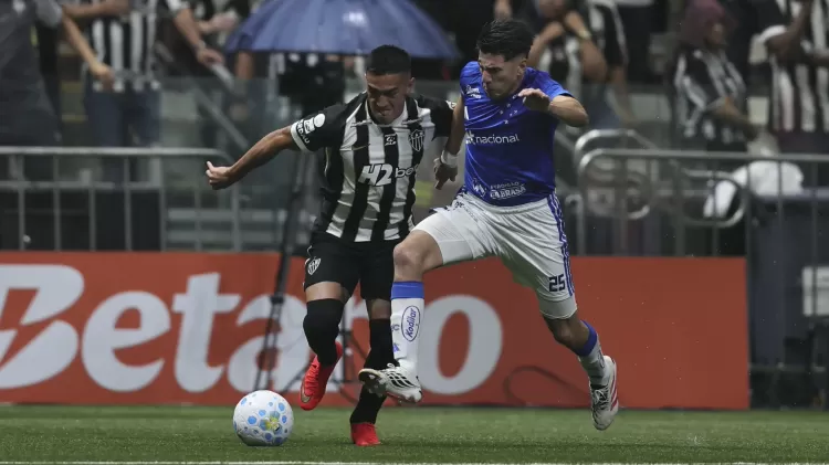 Atlético vira sobre o Cruzeiro e se classifica para as semifinais