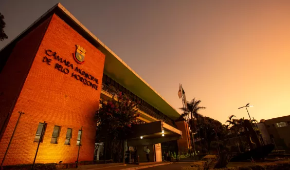 Câmara de BH ganha iluminação especial em apoio ao Setembro Amarelo e à saúde mental