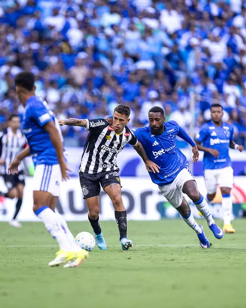 Cruzeiro visita o Santos em busca de vitória para subir na tabela do Brasileirão
