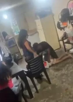Padrasto é preso após vídeo de agressão contra menina viralizar no Equador