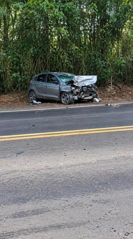 Batida entre dois carros deixa três vítimas na MG-060