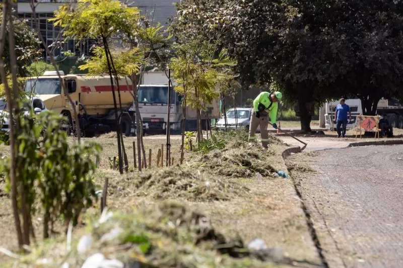 Prefeitura promove ações de revitalização, limpeza e mutirão de capina na região Riacho