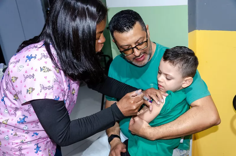 Vacimóvel leva vacinação a três regiões de Contagem nesta semana