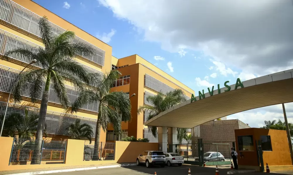 Anvisa alerta para risco de deficiência de vitamina B6 em pacientes que usam carbidopa/levodopa