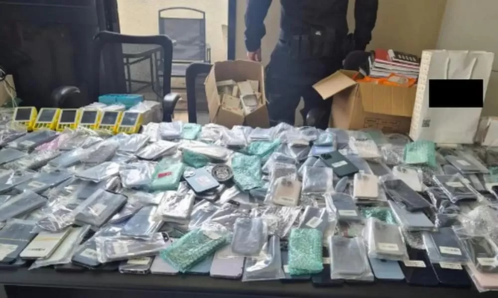 Polícia Federal cumpre mandados contra esquema de contrabando de celulares