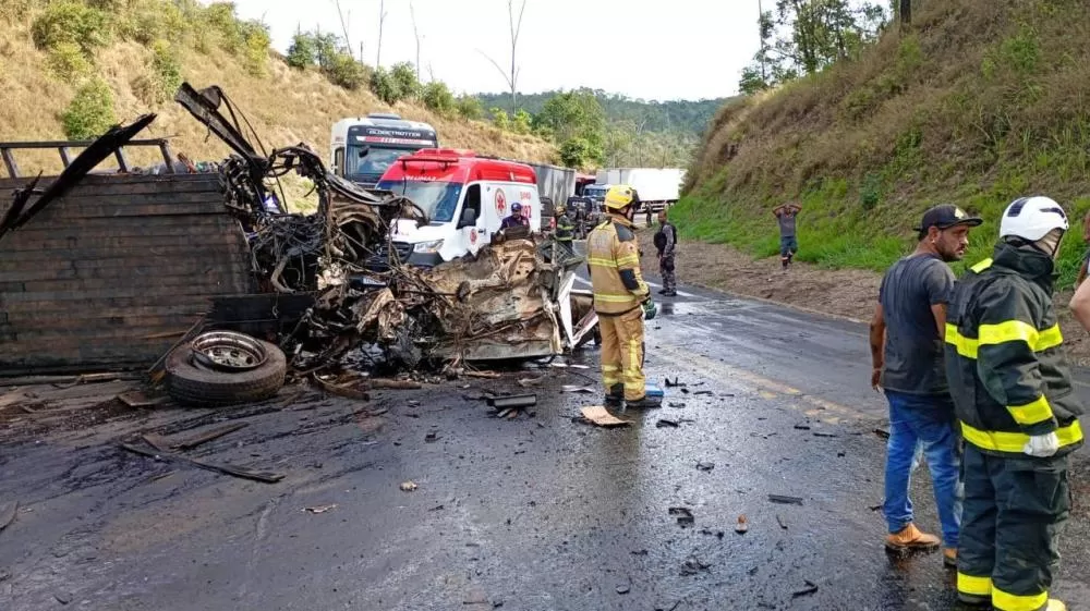 Acidente na BR-381 deixa uma pessoa morta e interdita pista nos dois sentidos