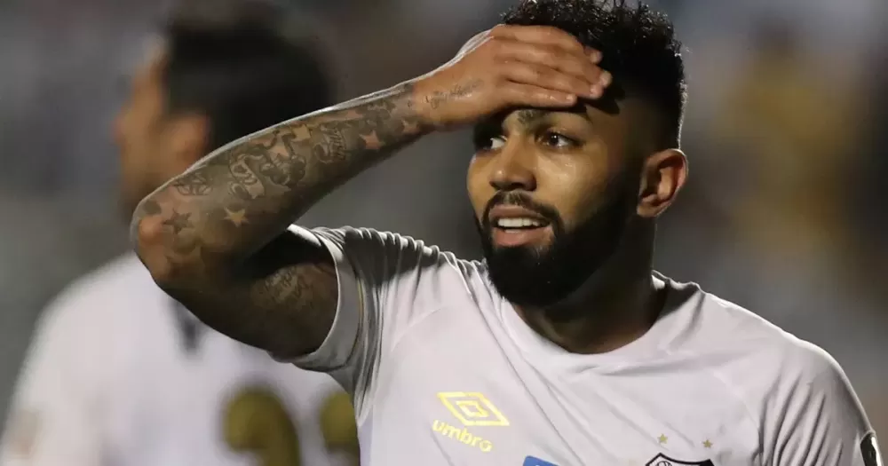 Vídeo de cobrança de pênalti de Gabigol viraliza; torcedores de Cruzeiro e Atlético comentaram