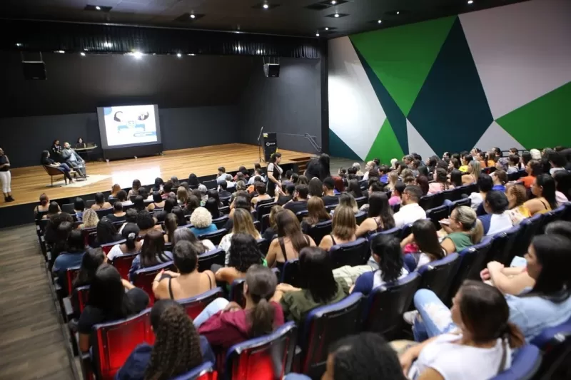 Betim dá posse a novos servidores aprovados em concurso da Educação