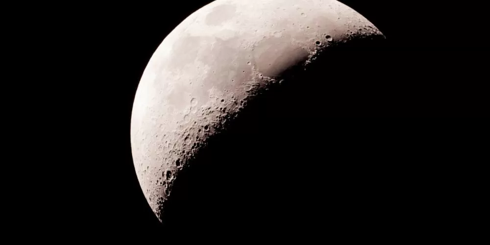 Praça da Liberdade terá observação da Lua com telescópios e exibição de “Apollo 13”