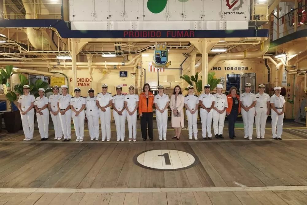 Navio construído no Brasil e afretado pela Petrobras inicia operação com tripulação 100% feminina