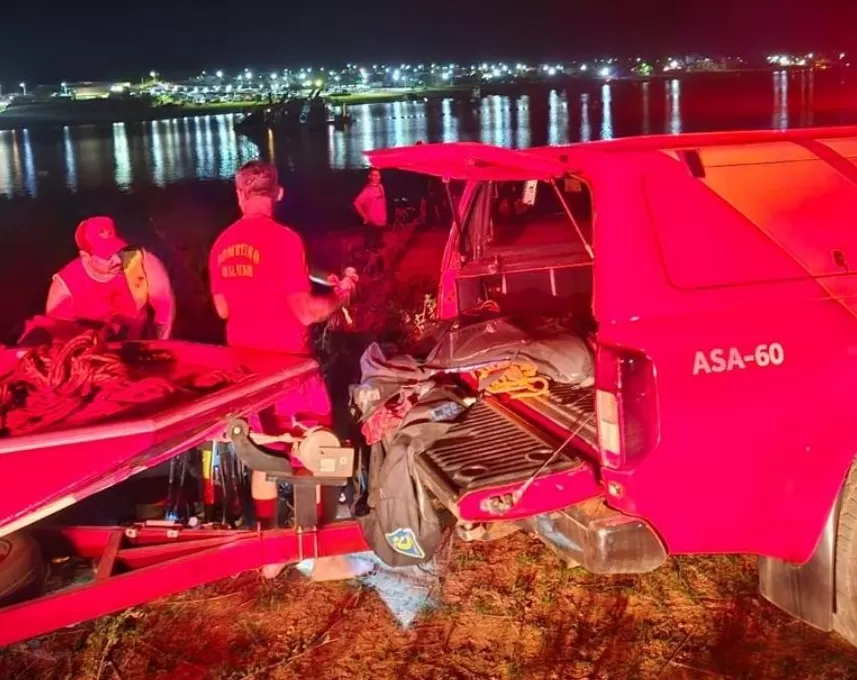 Pai é encontrado morto após queda de barco e filho de 4 anos segue desaparecido