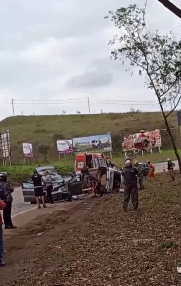 Acidente entre dois carros mata uma pessoa e deixa outras duas feridas na BR-356
