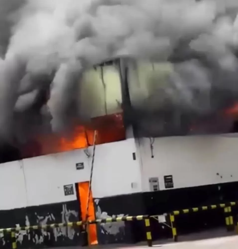 Incêndio atinge área de recicláveis da Ambev em Sete Lagoas neste sábado (26); veja o vídeo