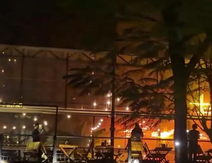 Incêndio após explosão atinge restaurante na Pampulha; veja o vídeo