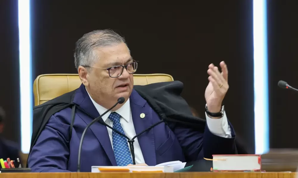 Flávio Dino derruba decisão de André Mendonça e libera post de humorista sobre Nossa Senhora
