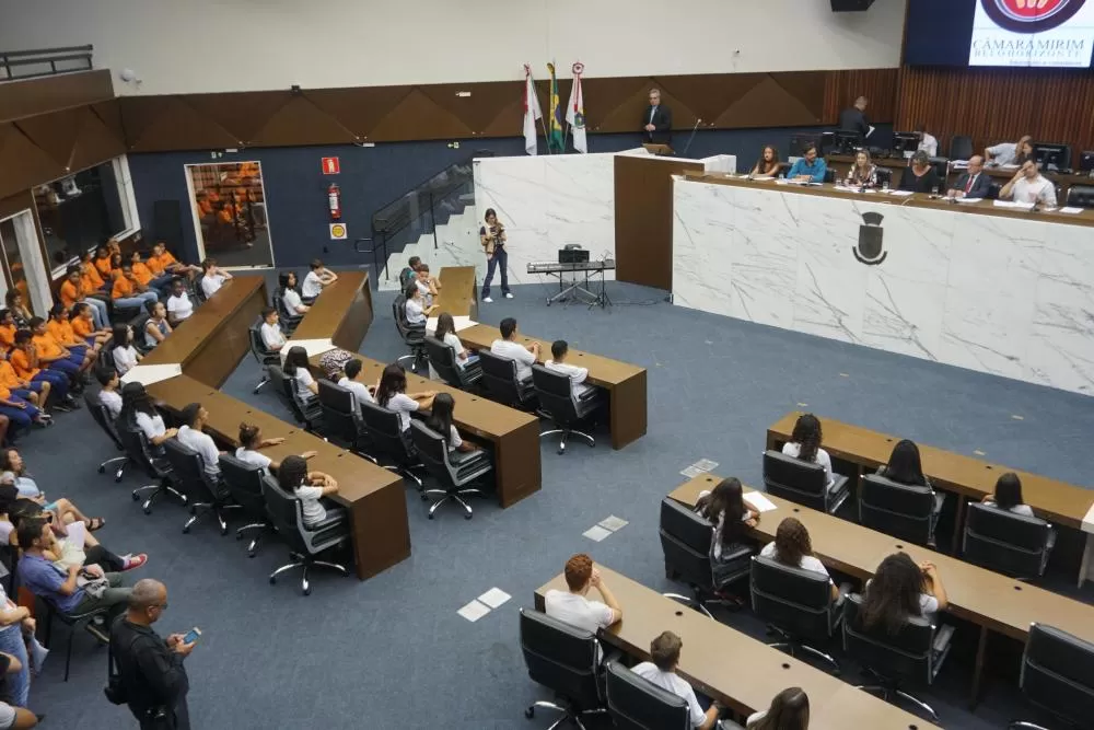 Escolas de BH já podem se inscrever nos projetos Câmara Mirim e Parlamento Jovem 2027