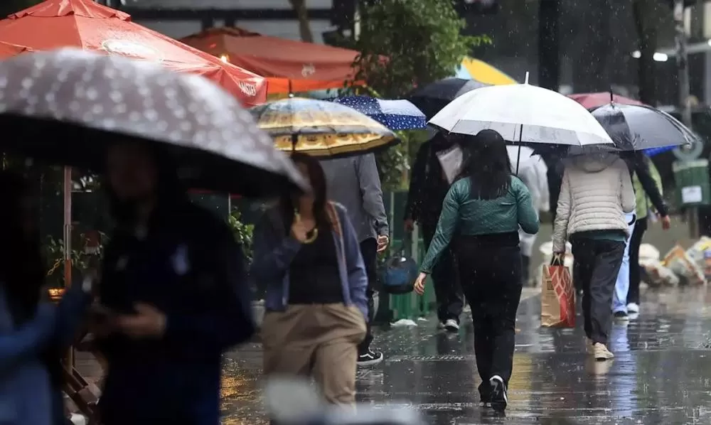 Frente fria avança pelo país e provoca chuva e tempestades em várias regiões