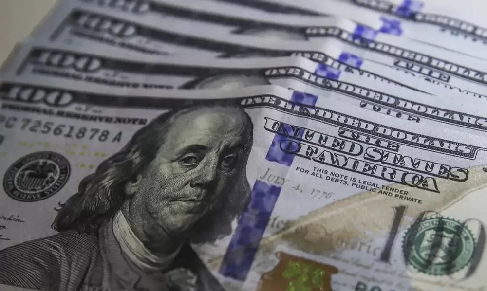 Dólar fecha setembro a R$ 5,17 e bolsa acumula alta de 5%
