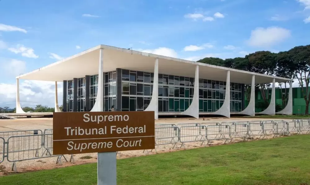 Homem é preso ao tentar invadir sede do STF em Brasília