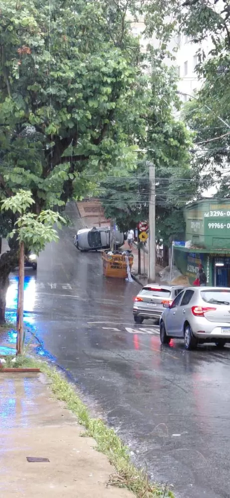 Capotamento no bairro Santo Antônio assusta moradores