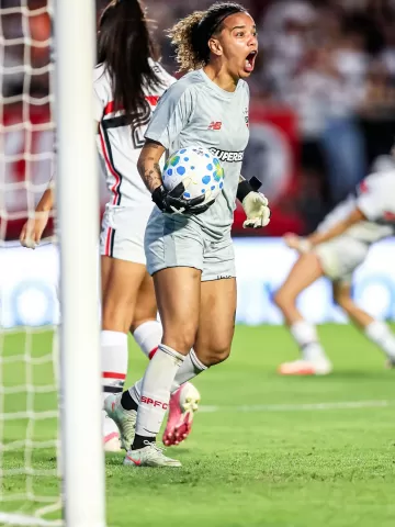 São Paulo conquista Brasileirão pela primeira vez após empate com Corinthians
