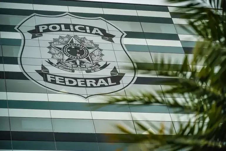 PF conduz 28 pessoas e apreende mais de R$ 57 mil durante fiscalização eleitoral