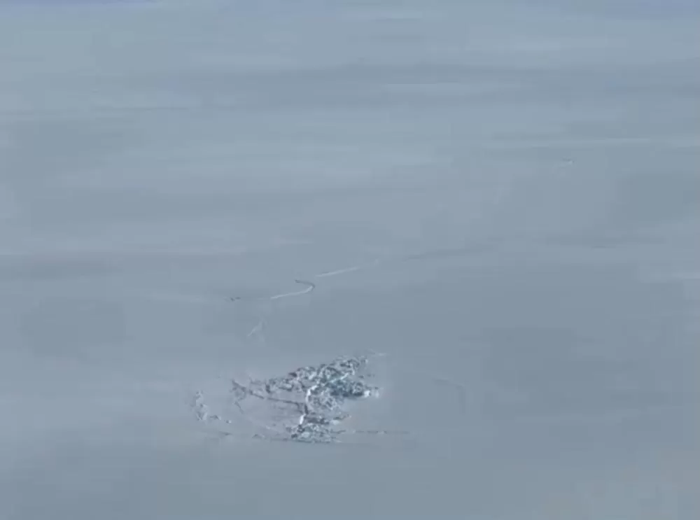 Piloto registra paisagem impressionante durante sobrevoo da Groenlândia; veja o vídeo