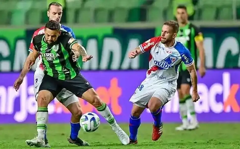 Sob risco de rebaixamento, o América encara o Fortaleza nesta quarta-feira (7)
