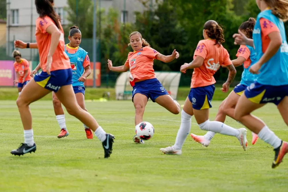 Nova lei coloca futebol feminino como prioridade da política esportiva nacional