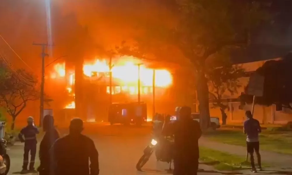 PF investiga incêndio que destruiu prédio da UFPE; prejuízo é estimado em R$ 100 milhões