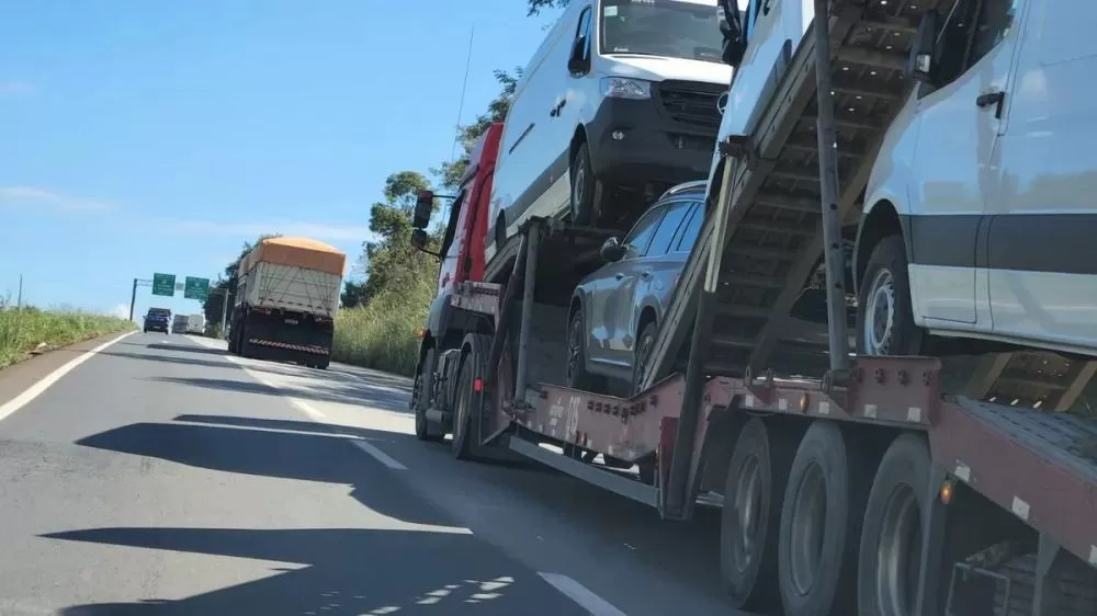Tráfego de veículos pesados terá restrições em rodovias mineiras durante o feriado de Nossa Senhora Aparecida