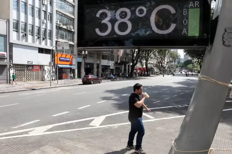 El Niño deve ganhar força e persistir até fevereiro de 2027, aponta Agência da ONU